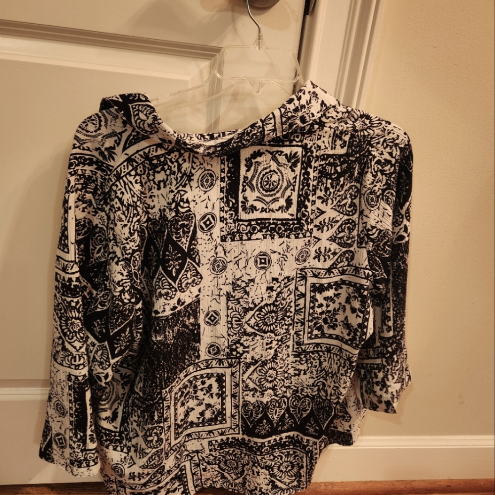 Kim Roger's size 20 woman's blouse. Black and white design.